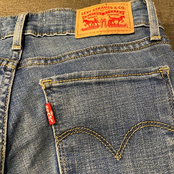 Levi’s 711 Skinny Jeans - Picture 3 of 5